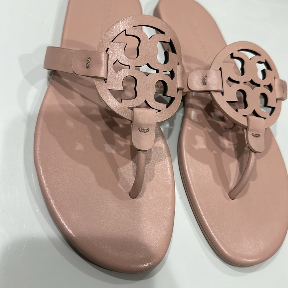 Tory Burch size 9 taupe color , NWOT